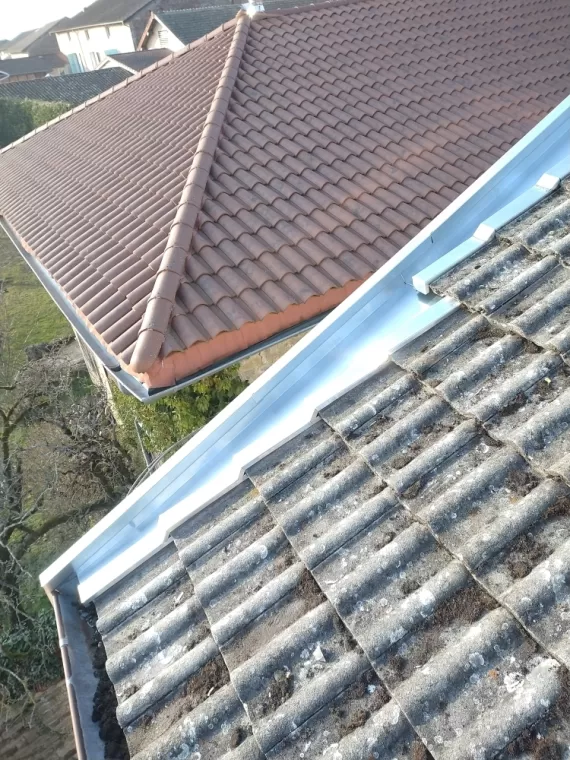rénovation d'un couloir en zinc naturel à Saint Rivier de Courte, Bourg-en-Bresse, FR ZINGUERIE COUVERTURE